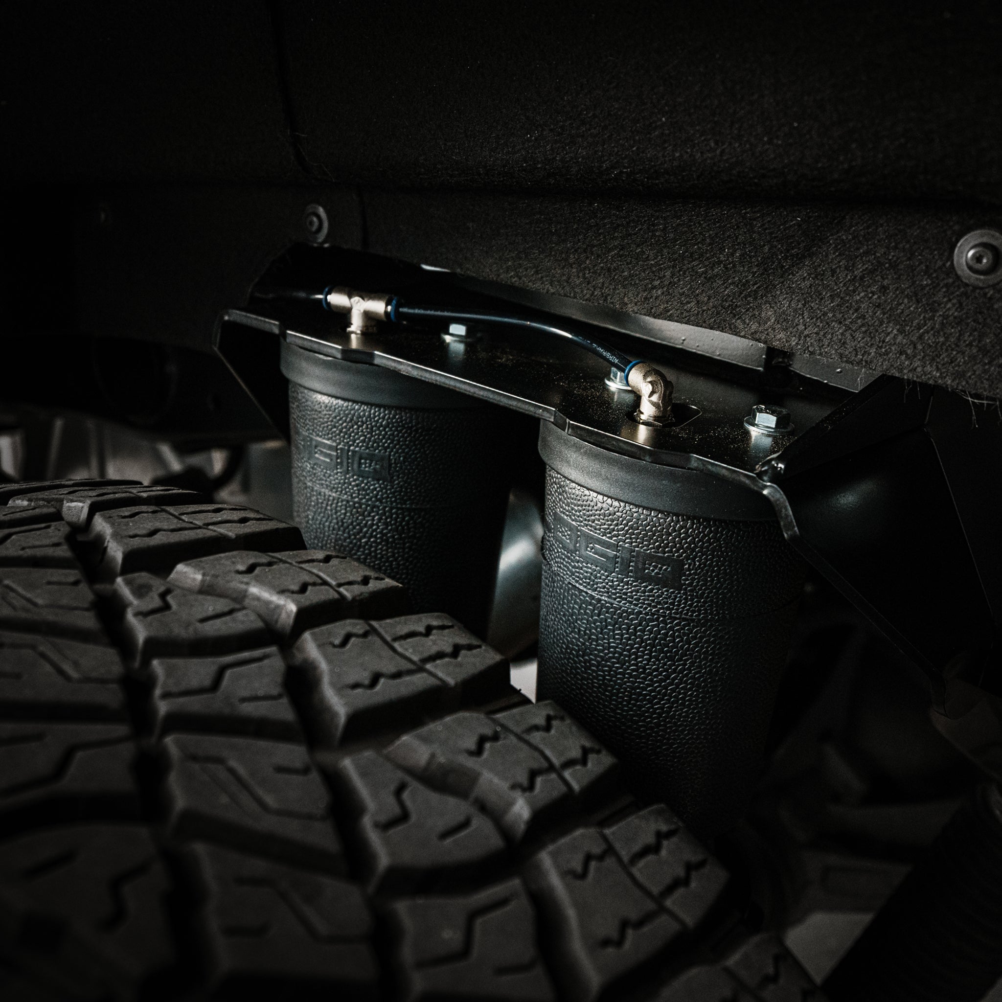 2011-2019 GM 2500 / 3500 - Air Spring Kit